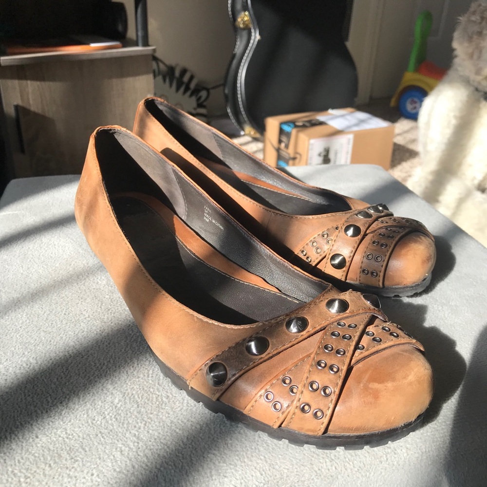 Lisa Donald Pliner brown leather ballet flats shoe